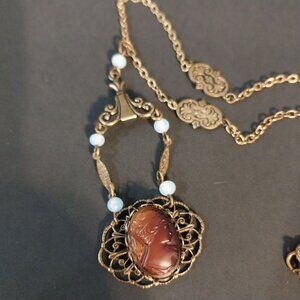 Vintage Cameo Pendant Necklace With Intricate Filigree Design
